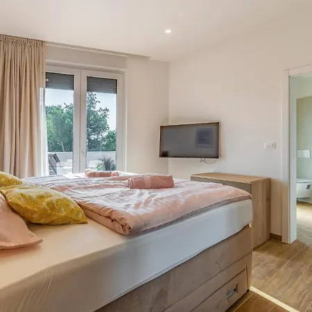 Beautiful In With Kitchen Holiday home *