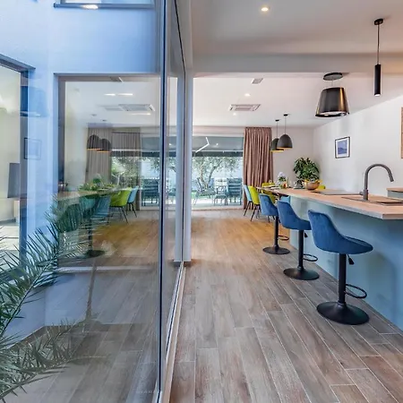 Beautiful In With Kitchen Holiday home *