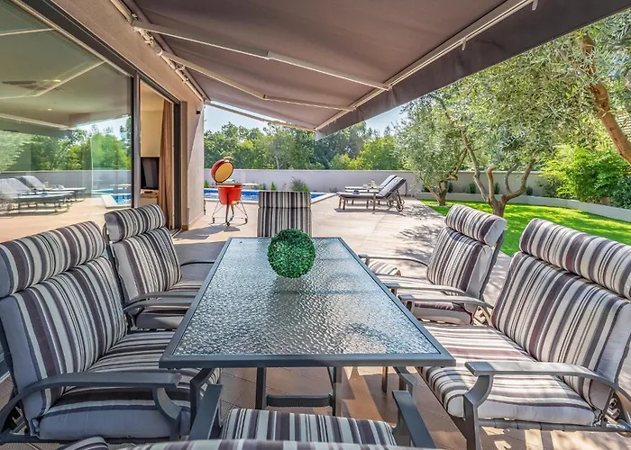 Dom wakacyjny Beautiful In With Kitchen Poreč